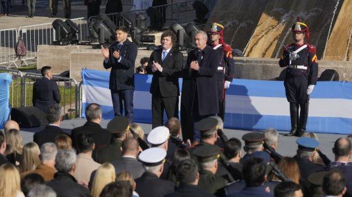 El presidente Javier Milei hizo un gesto de fortaleza en Rosario: Argentina no nació de la resignación