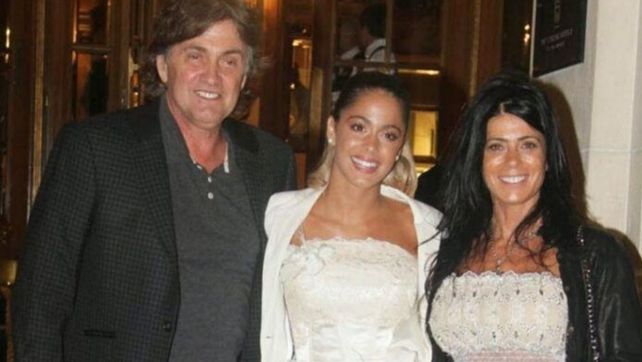 Tini Stoessel está distanciada de sus padres Alejandro Stoessel y Mariana Muzlera