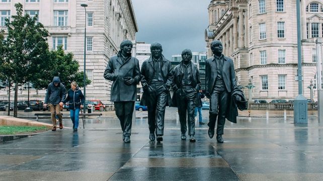 Estatua de bronce de los cuatro Beatles ubicada en Liverpool creada por el escultor Andy Edwards en el 2015.