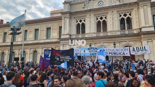 La comunidad universitaria de Santa Fe vuelve a las calles para exigir salarios dignos y el cumplimiento de la Ley de Financiamiento