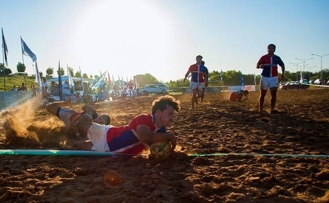 Actividades deportivas en la playa de Concepción del Uruguay