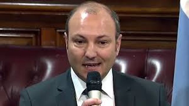 El juez Salmain se ampara en sus Fueros y sigue a cargo de juzgados