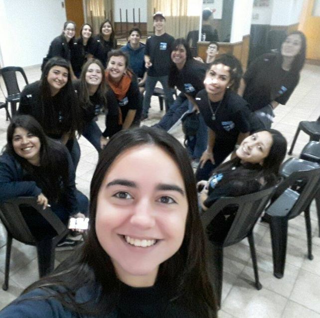 Un grupo de estudiantes se va de viaje de egresados a las Malvinas