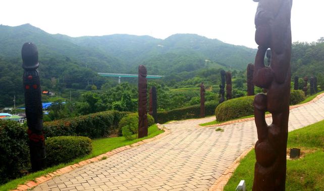 Existe un parque con penes gigantes en Corea del Sur