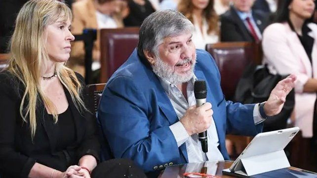 José Mayans pidió el juicio político contra Adorni.