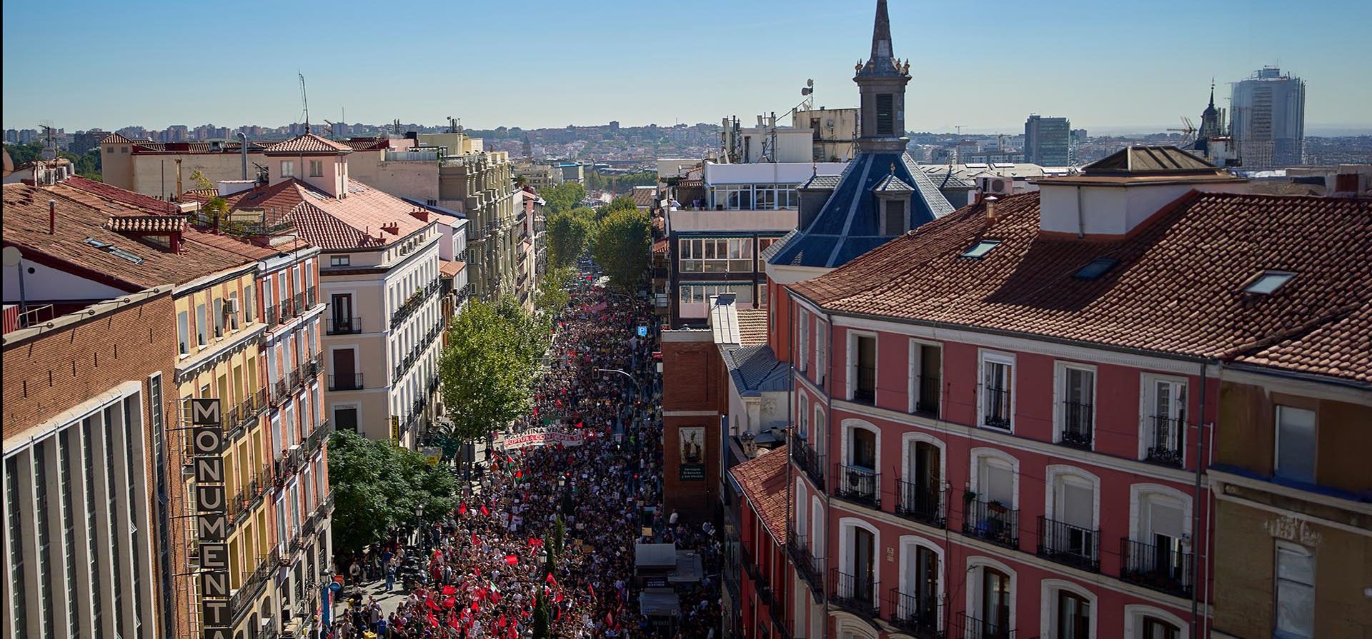 Estudiantes protestan durante una manifestación pro palestina en Madrid, España, el jueves 2 de octubre de 2025, en solidaridad con la Flotilla Global Sumud tras la interceptación de barcos por parte de la armada israelí. (Foto AP/Manu Fernandez) Estudiantes protestan durante una manifestación pro palestina en Madrid, España, el jueves 2 de octubre de 2025, en solidaridad con la Flotilla Global Sumud tras la interceptación de barcos por parte de la armada israelí. (Foto AP/Manu Fernandez)