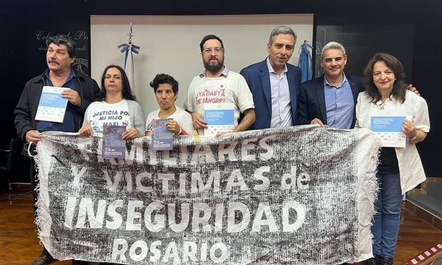 Los familiares de las víctimas de la inseguridad de Rosario estuvieron presentes.