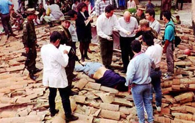 2 de diciembre de 1993. Escobar yace muerto