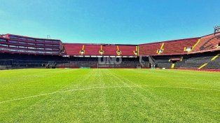 En el Cementerio de los Elefantes. Colón recibirá el domingo a las 14 a Atlético Tucumán tras las idas y vueltas con el cambio de horario.