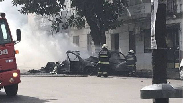 Así quedó el taxi incendiado en la zona de Recoleta