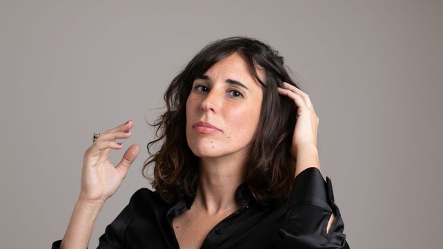 La escritora Magalí Etchebarne presente este viernes en Oliva su más reciente libro La vida por delante