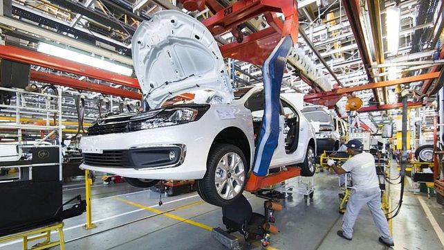Industria automotriz presenta plan para hacerle frente  al crisis del sector