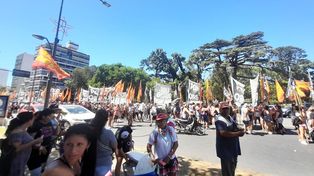 Integrantes del bloque Unidad Piquetera se movilizan para reclamar el pago del Programa Potenciar Trabajo.&nbsp;