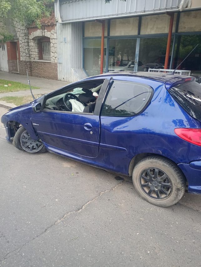 Perdió el control de su auto en Facundo Zuviría y Martín Zapata, tumbó y dio varias vueltas