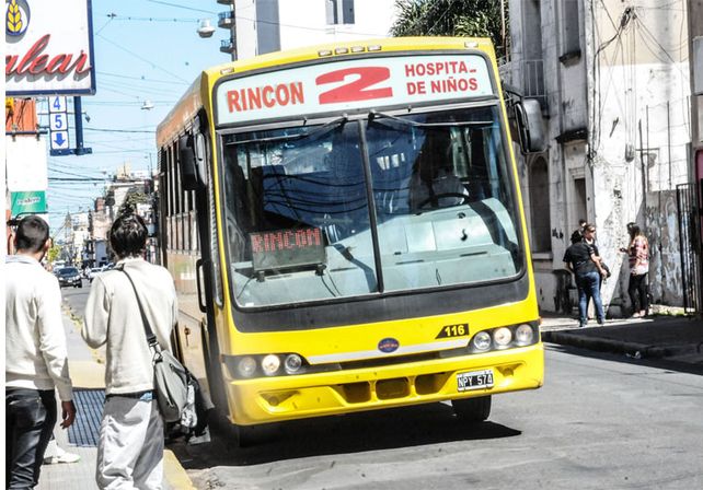 Los vecinos de El Pozo vuelven a reclamar por problemas con la línea 2