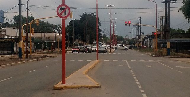Villa Gobernador Gálvez bloqueó los accesos con terraplenes