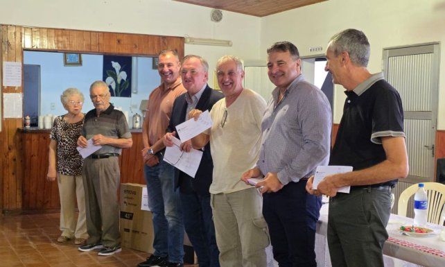 El senador Michlig y el diputado González entregaron aportes PFI a numerosas institucionales de San Cristóbal&nbsp;