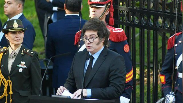 El presidente de la Nación encabezó el acto en Plaza San Martín junto a Patricia Bullrich y sin Victoria Villarruel.