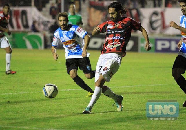 Leandro Becerra jugó un aceptable partido en el Santo.   Foto UNO/Diego Arias