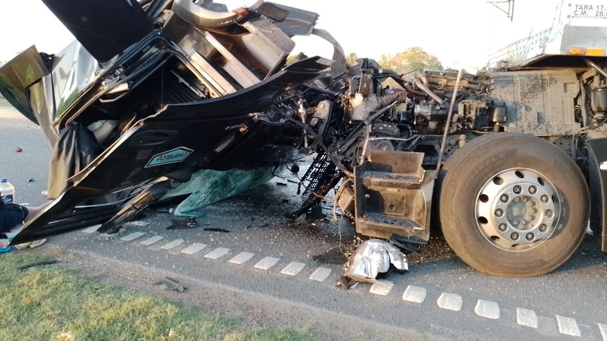 Segundo choque entre dos camiones en horas de la mañana en la autopista ...