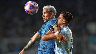 Racing, próximo rival de Col{on, derrotó a Atlético Tucumán 2-0 y quedó como escolta de Boca.