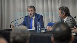 Hugo Ballay le respondió a Rogelio Frgierio.