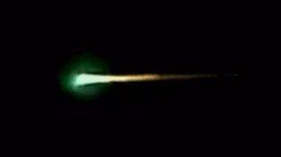 Una misteriosa luz verde surcó el cielo argentino y las imágenes se viralizaron en las redes