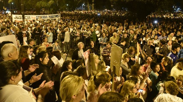 La última concentración frente a la sede Gobernación fue multitudinaria.