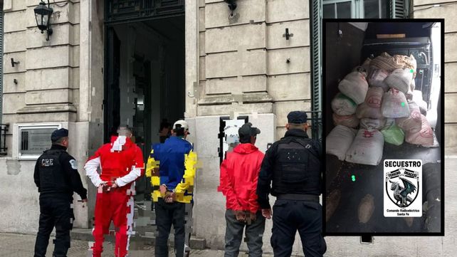 Tres detenidos por robar soja de un tren descarrilado: secuestraron una trafic con 46 bolsas Tres detenidos por robar soja de un tren descarrilado: secuestraron una trafic con 46 bolsas