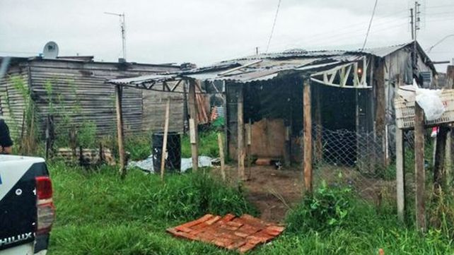 La precaria vivienda donde ocurrió el homicidio a puñaladas.&nbsp;