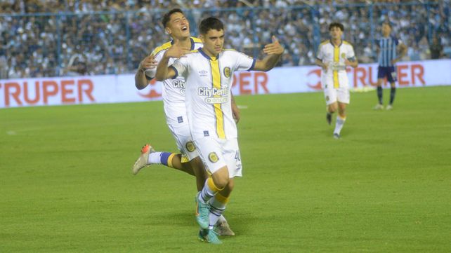 Uno de los goles que convirtió Buonanotte con la camiseta de Central fue en Tucumán. Lo grita junto a Alejo Veliz.