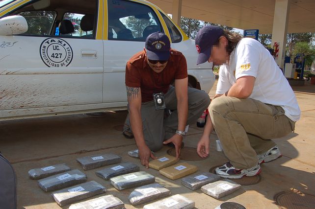 Un preso en la causa de Los Monos aparece en fotos de un operativo de la Policía Federal