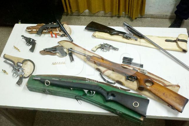 Enfrentamiento a tiros con secuestro de un miniarsenal en barrio La Nueva Tablada