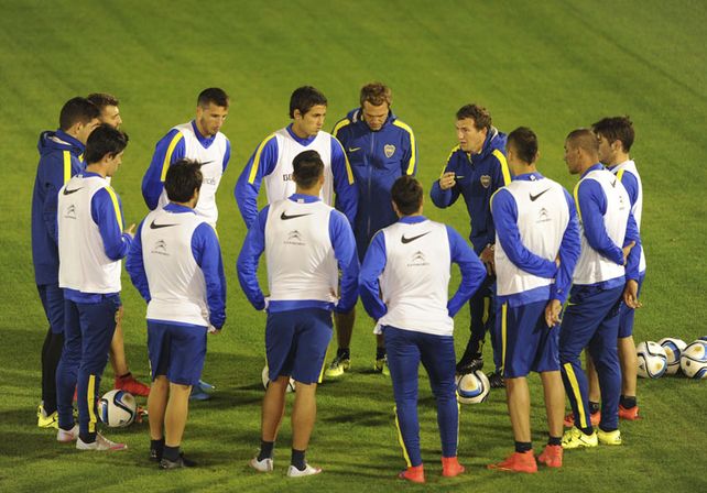 Boca entrenó en suelo pirata