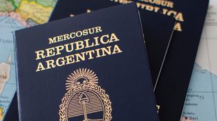 Más de 200.000 pasaportes argentinos se encuentran bajo revisión por errores en su impresión