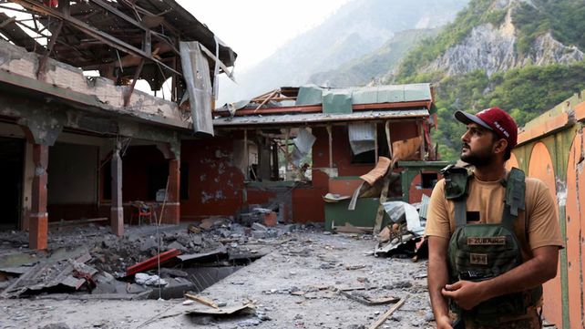 Pakistán dice que busca una diplomacia constructiva con India y una resolución pacífica del conflicto sobre Cachemira