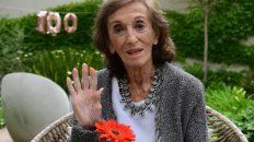 hilda bernard cumplio 100 anos y los festejo con torta, velita y rodeada de afecto hilda bernard cumplio 100 anos y los festejo con torta, velita y rodeada de afecto