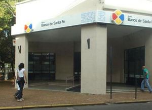 Extienden plazo para que jubilados y pensionados registren sus huellas digitales en Banco Santa Fe