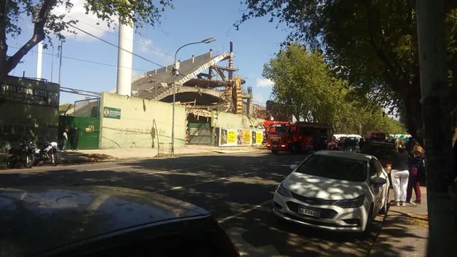Se derrumbó un sector de la tribuna que construye Ferro Carril Oeste: un herido