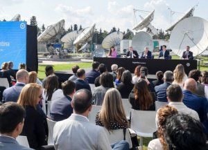 Alberto Fernández presentó plan para llevar internet a 377 pueblos y ciudades