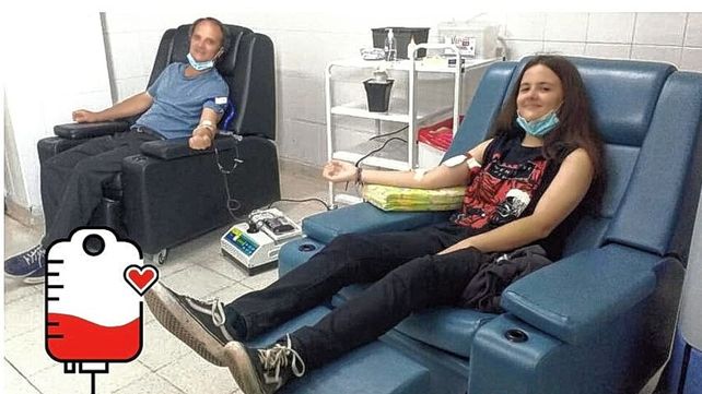 Donar sangre. Un gesto que Eduardo Altinger compartió con su hija Julieta.&nbsp;