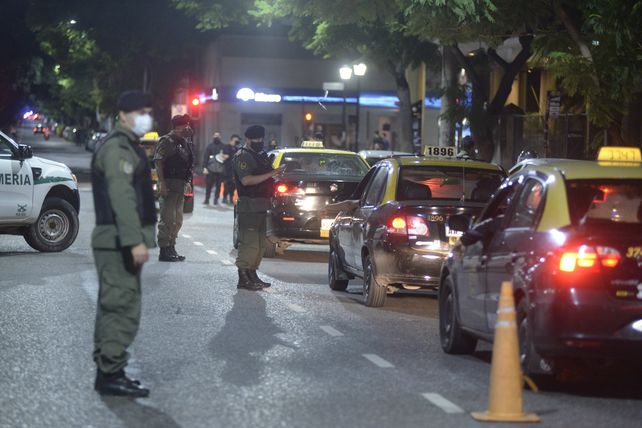 Rosario en alerta: este viernes por la noche se desplegó un amplio operativo de control en las calles.&nbsp;