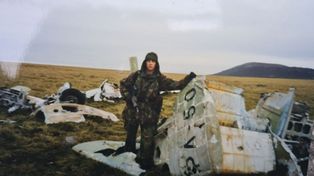 Devuelven restos de un avión argentino derribado en Malvinas