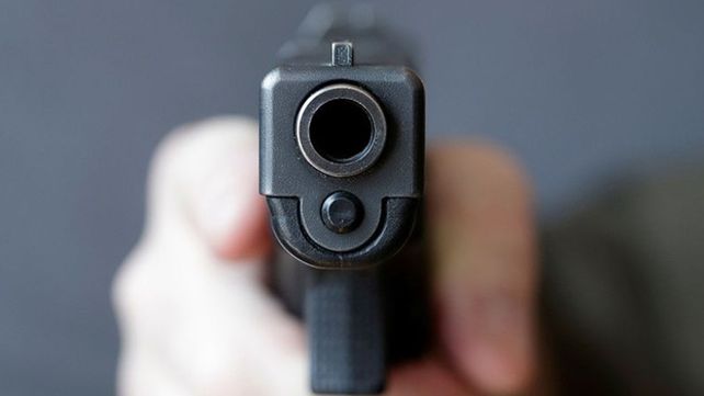 Solitario y violento ladrón asaltó un bar y se llevó plata, preservativos y fernet