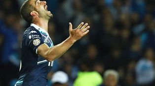 Racing estiró su levantada con un trabajoso triunfo ante el duro Arsenal