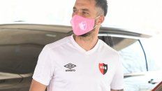 Ignacio Scocco con el barbijo que le dio la dirigencia rojinegra para conmemorar el Día Mundial de la Lucha contra el Cáncer de Mama. Ignacio Scocco con el barbijo que le dio la dirigencia rojinegra para conmemorar el Día Mundial de la Lucha contra el Cáncer de Mama.