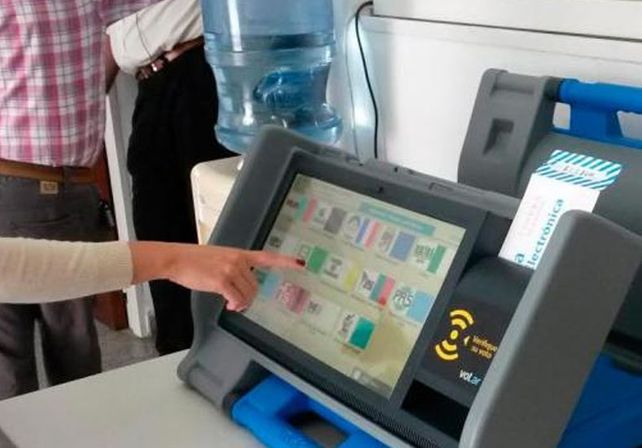Con el sistema digital se podrá votar por categorías y por boleta completa