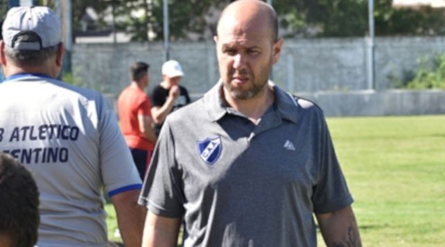 Primera C: El Toto Acoglanis se hizo cargo del plantel de Argentino y vuelve al club después de tres años.&nbsp; 