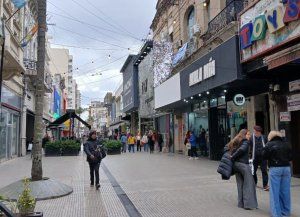 Día del Empleado de Comercio: qué negocios estarán cerrados este lunes en Santa Fe