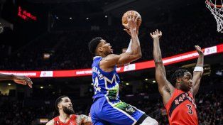 Antetokounmpo sigue imparable y lleva a los Bucks al triunfo con un notable triple doble